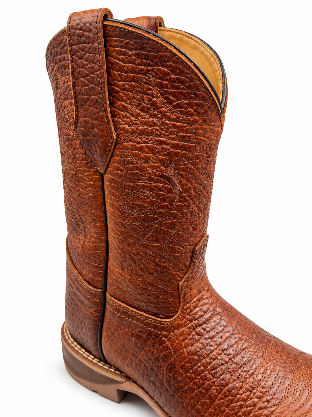 Hooch men's honey bull shoulder square toe boots — Shaft leather grain detail